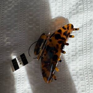 NWT Lele Sadoughi Tortoiseshell Claw Hair Clip